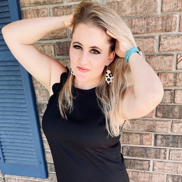 Meet your Posher, Danielle - Picture 2 of 5